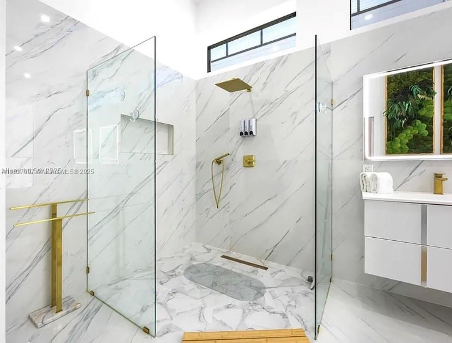 En Venta: $4,700,000 (4 camas, 5 baños, 3258 Pies cuadrados)