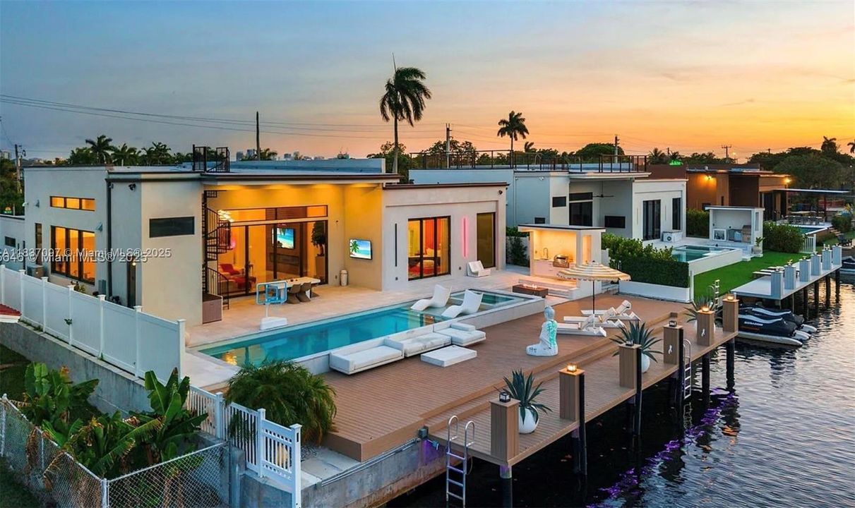 En Venta: $4,700,000 (4 camas, 5 baños, 3258 Pies cuadrados)