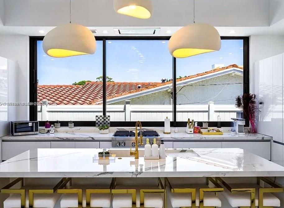 En Venta: $4,700,000 (4 camas, 5 baños, 3258 Pies cuadrados)
