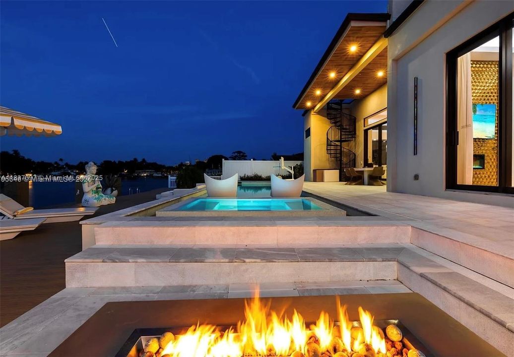 En Venta: $4,700,000 (4 camas, 5 baños, 3258 Pies cuadrados)