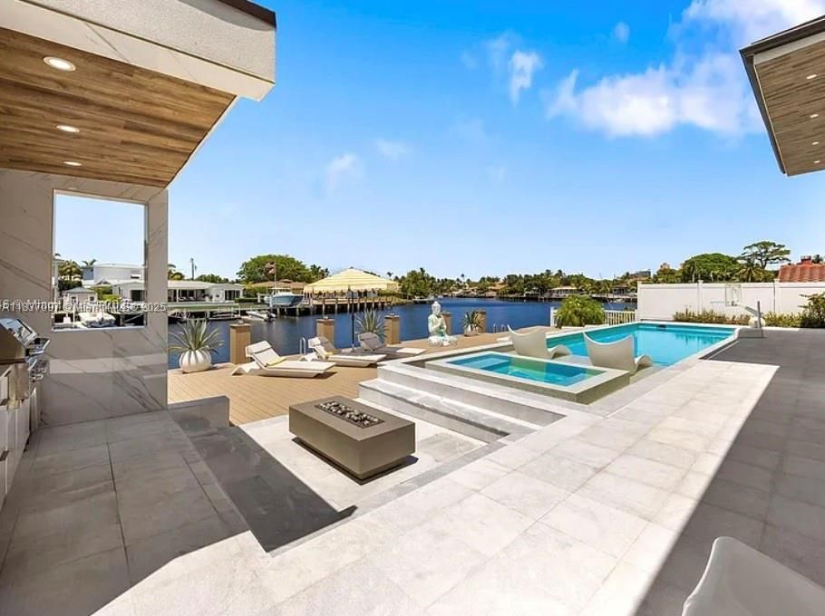 En Venta: $4,700,000 (4 camas, 5 baños, 3258 Pies cuadrados)