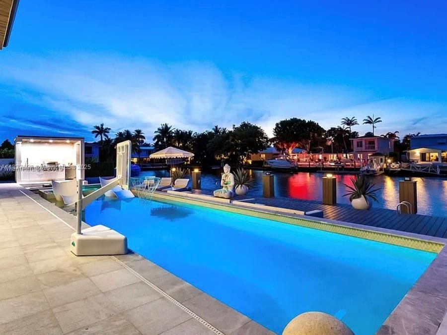 En Venta: $4,700,000 (4 camas, 5 baños, 3258 Pies cuadrados)