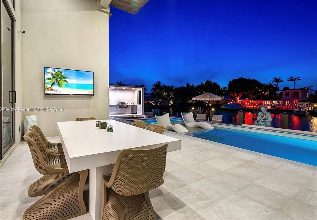 En Venta: $4,700,000 (4 camas, 5 baños, 3258 Pies cuadrados)