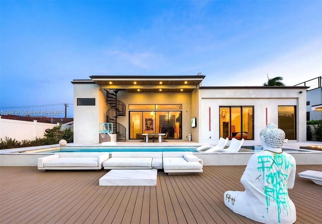En Venta: $4,700,000 (4 camas, 5 baños, 3258 Pies cuadrados)