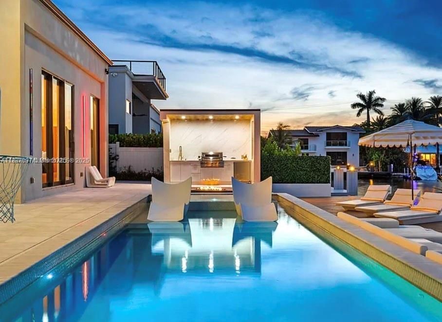 En Venta: $4,700,000 (4 camas, 5 baños, 3258 Pies cuadrados)