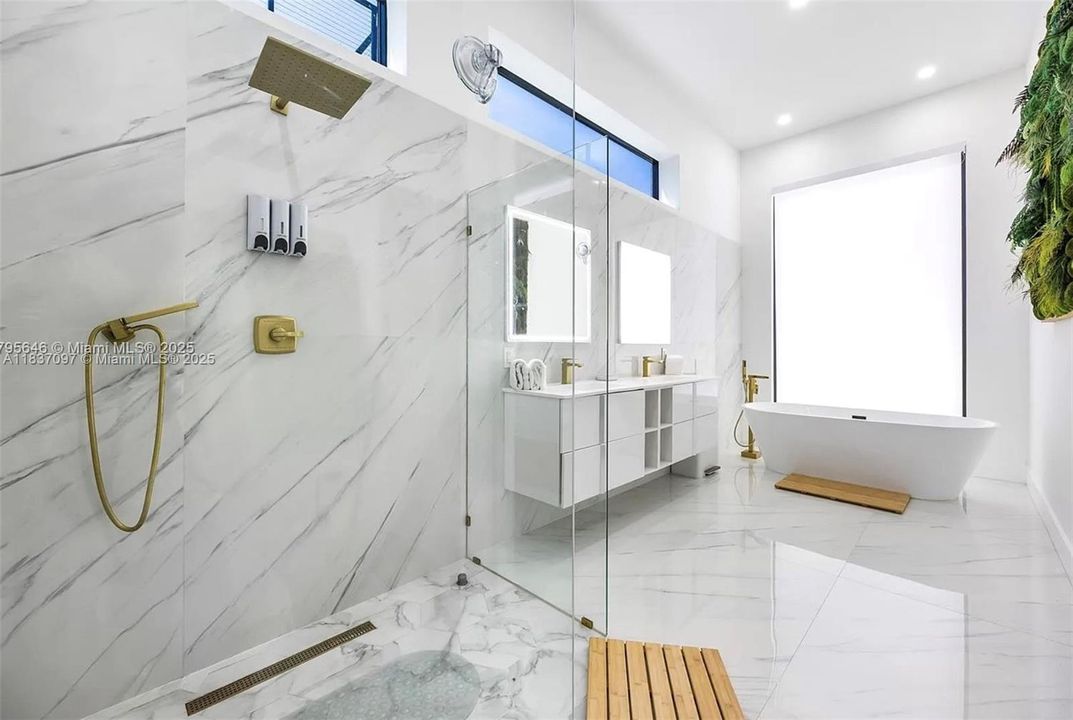 En Venta: $4,700,000 (4 camas, 5 baños, 3258 Pies cuadrados)
