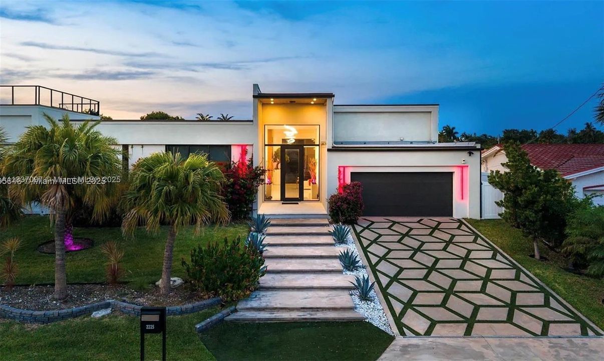En Venta: $4,700,000 (4 camas, 5 baños, 3258 Pies cuadrados)