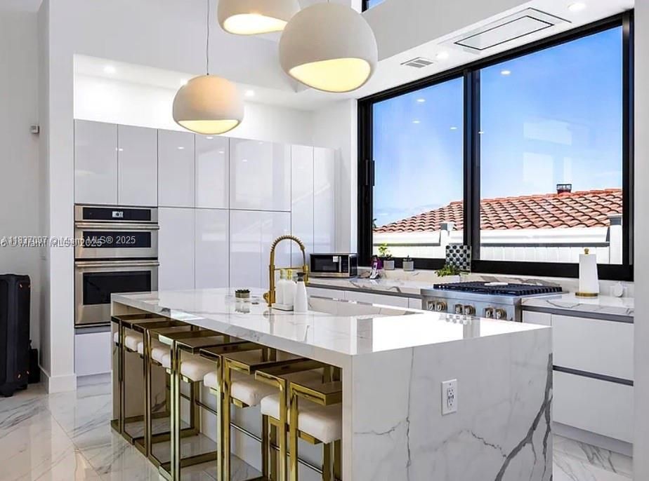 En Venta: $4,700,000 (4 camas, 5 baños, 3258 Pies cuadrados)