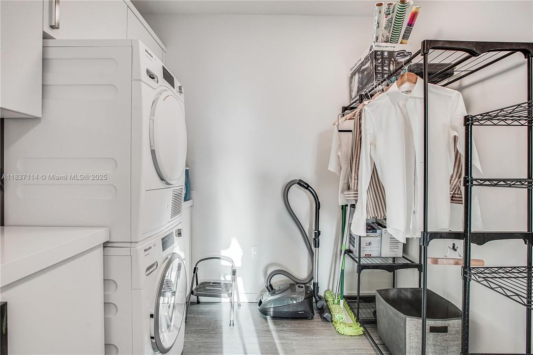 En Venta: $3,700,000 (3 camas, 3 baños, 2342 Pies cuadrados)