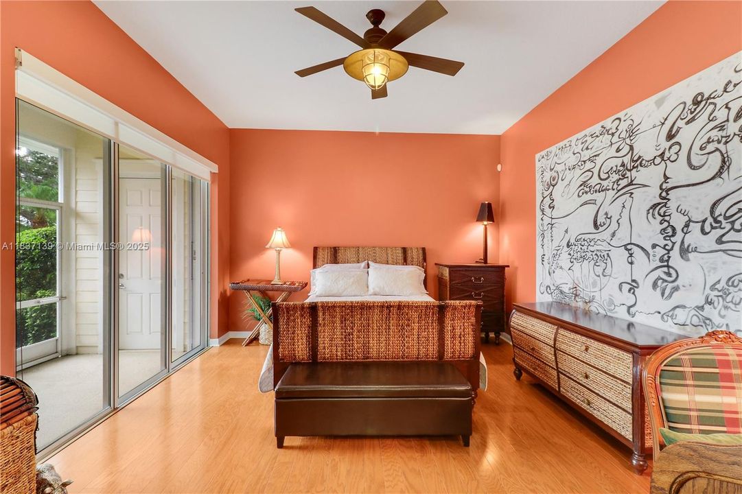 合同活跃: $799,000 (3 贝兹, 2 浴室, 1920 平方英尺)