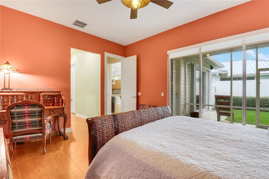 合同活跃: $799,000 (3 贝兹, 2 浴室, 1920 平方英尺)