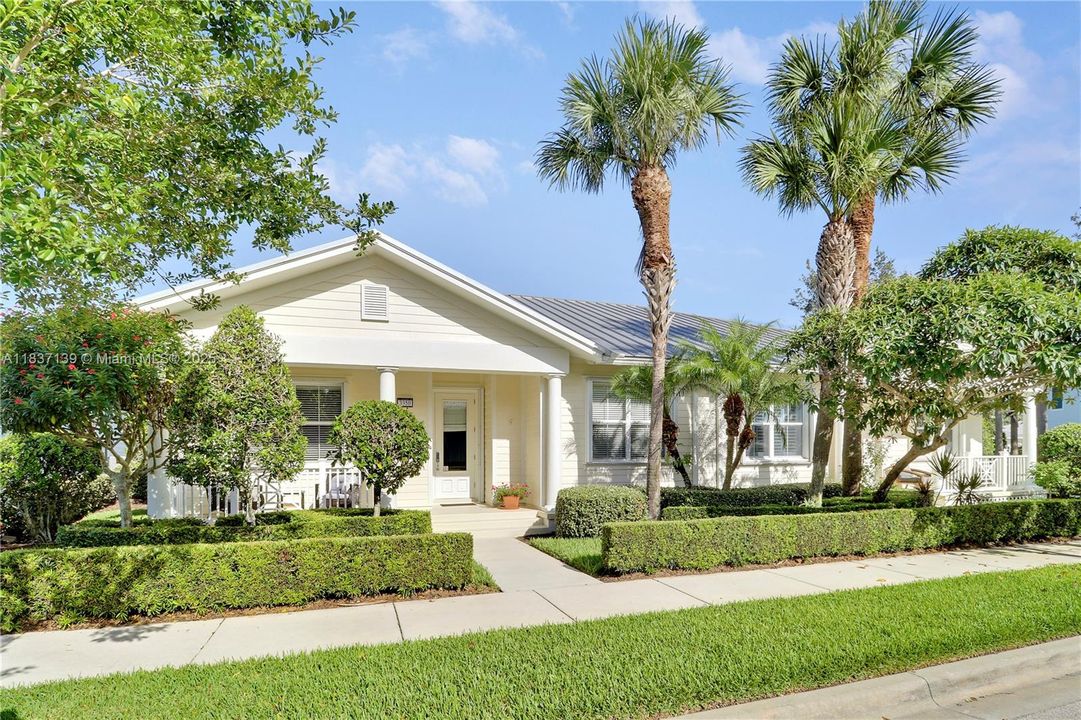 合同活跃: $799,000 (3 贝兹, 2 浴室, 1920 平方英尺)