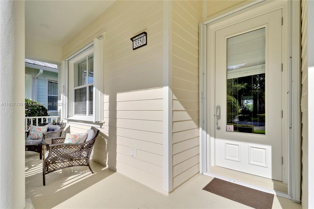 合同活跃: $799,000 (3 贝兹, 2 浴室, 1920 平方英尺)