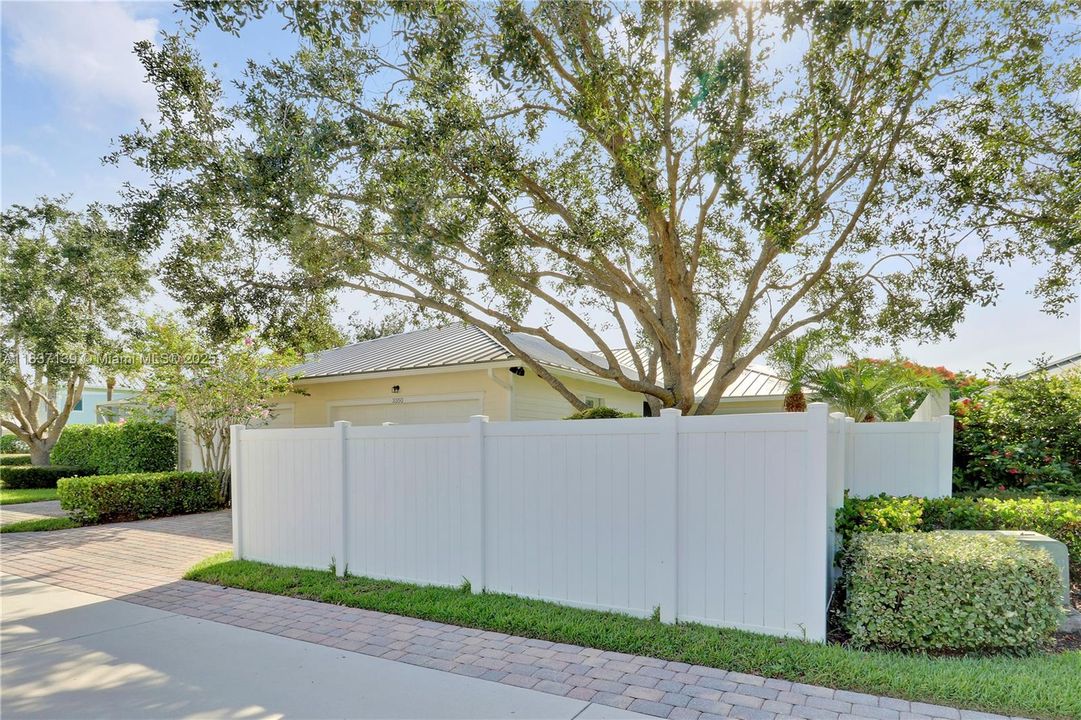 合同活跃: $799,000 (3 贝兹, 2 浴室, 1920 平方英尺)