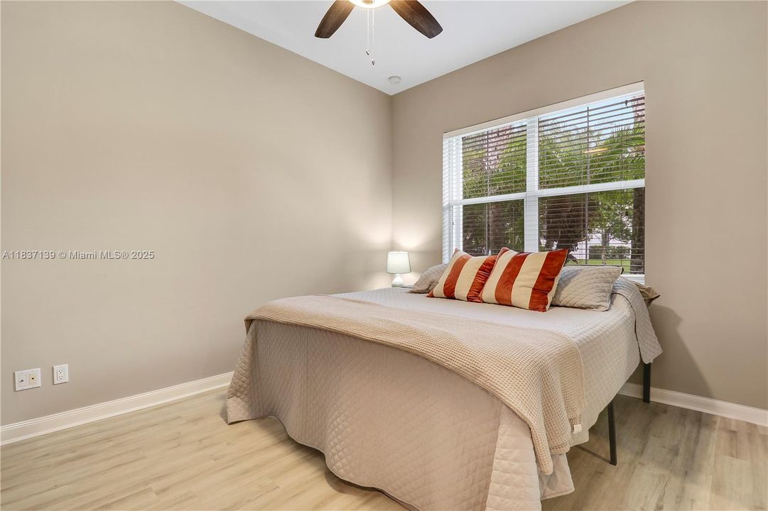 合同活跃: $799,000 (3 贝兹, 2 浴室, 1920 平方英尺)