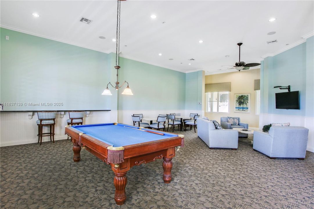 合同活跃: $799,000 (3 贝兹, 2 浴室, 1920 平方英尺)