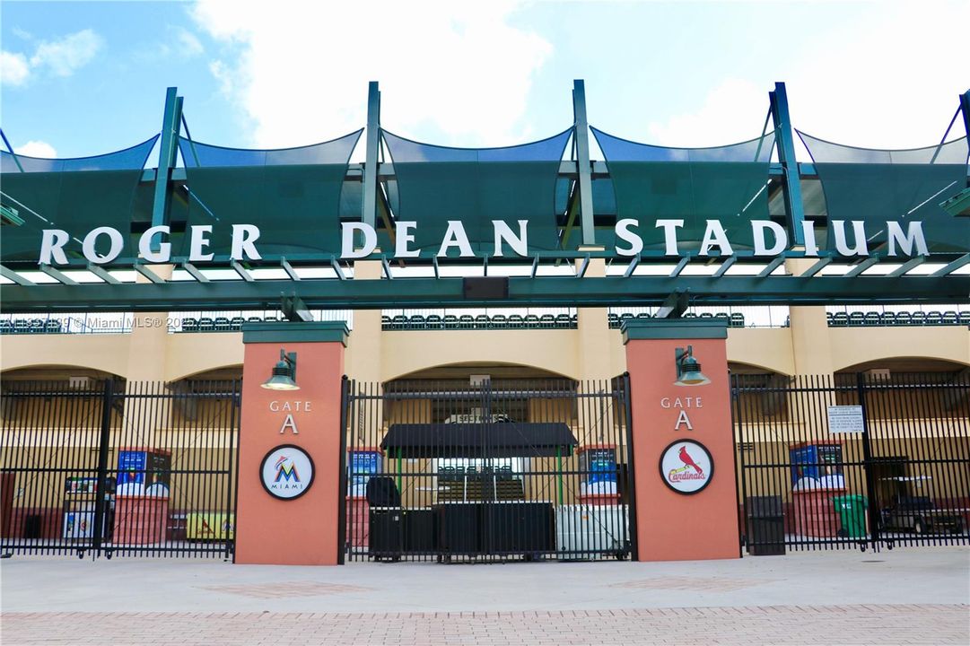 合同活跃: $799,000 (3 贝兹, 2 浴室, 1920 平方英尺)