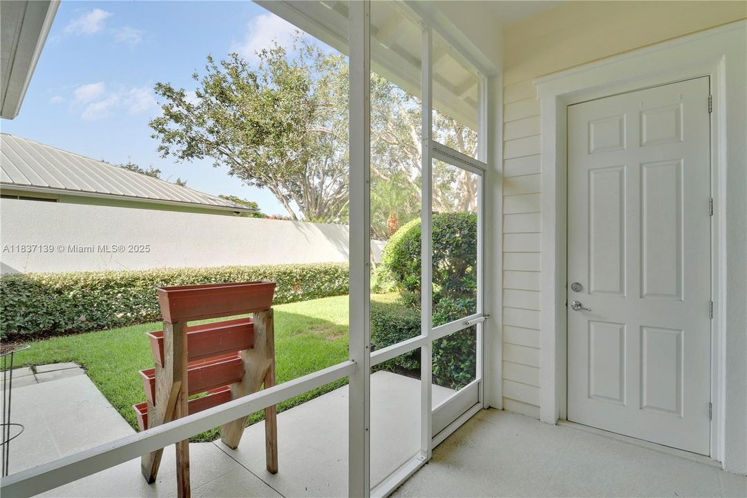 合同活跃: $799,000 (3 贝兹, 2 浴室, 1920 平方英尺)