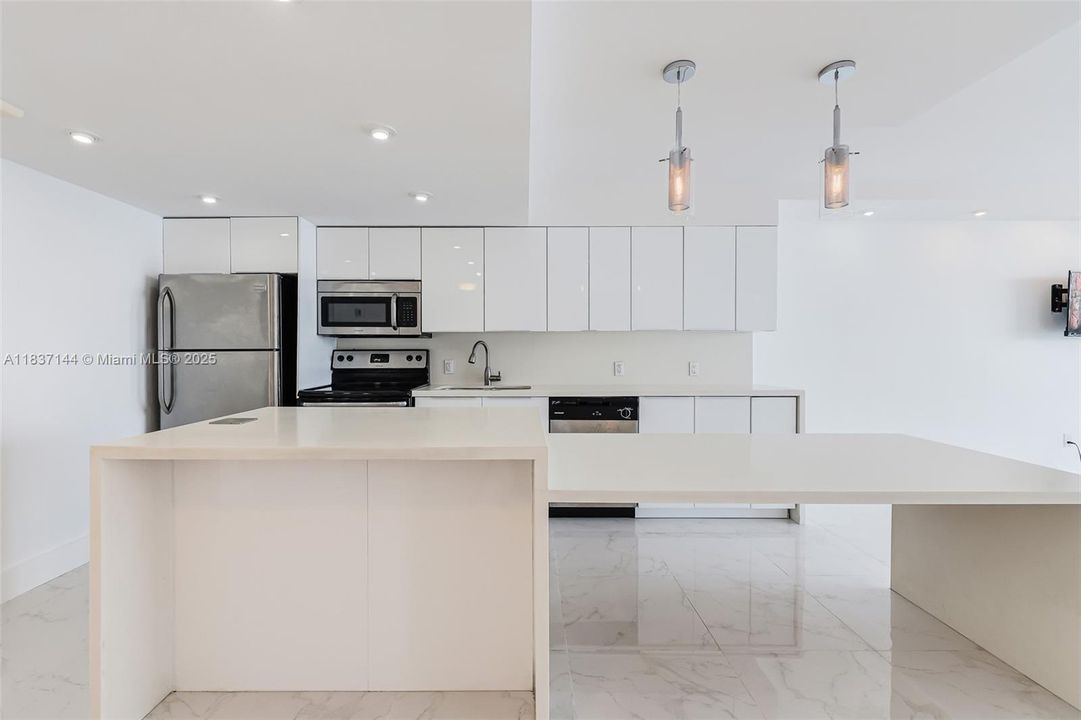 На продажу: $525,000 (1 спален, 2 ванн, 824 Квадратных фут)