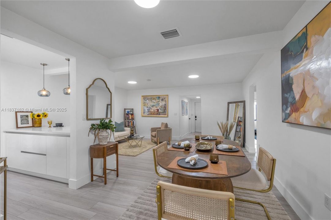 最近售出: $700,000 (4 贝兹, 2 浴室, 1631 平方英尺)