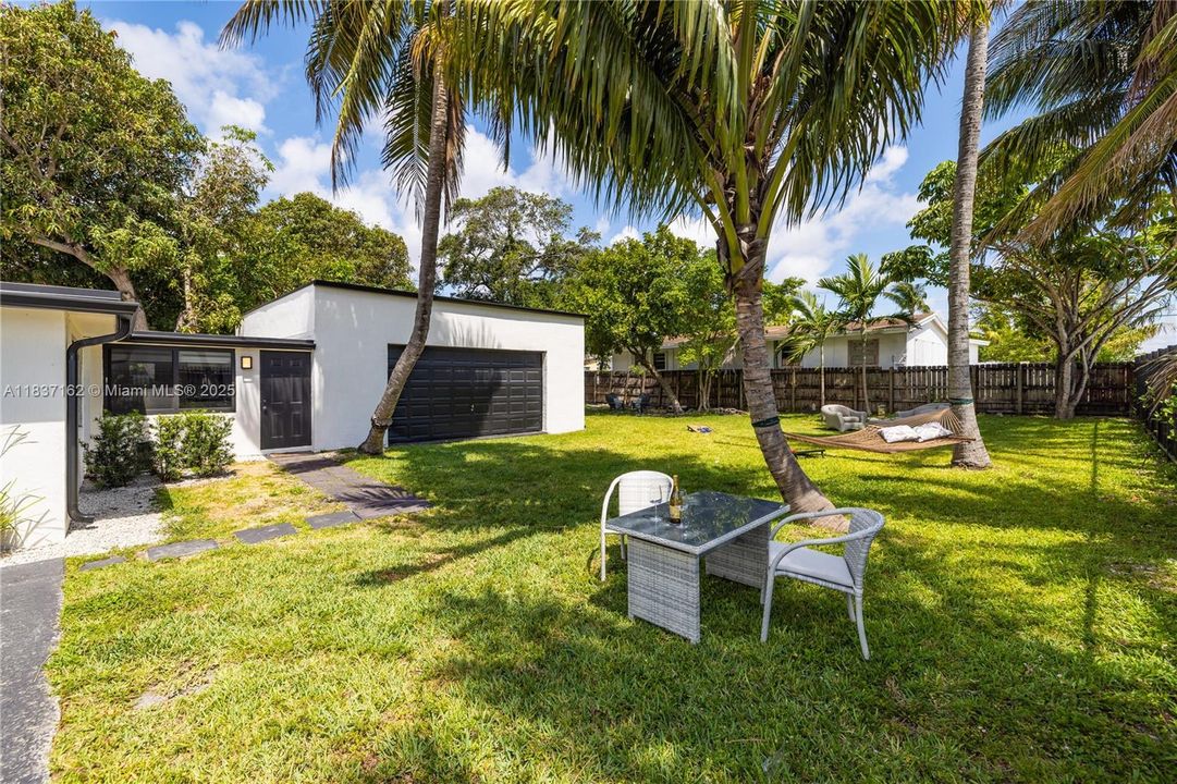 最近售出: $700,000 (4 贝兹, 2 浴室, 1631 平方英尺)