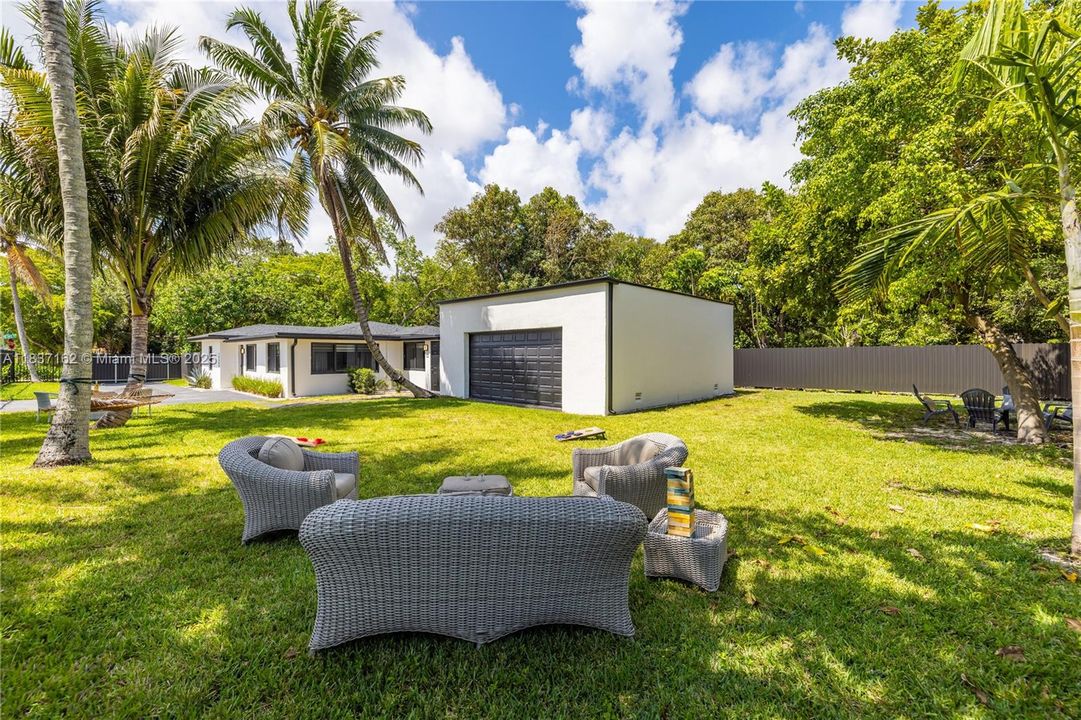 最近售出: $700,000 (4 贝兹, 2 浴室, 1631 平方英尺)