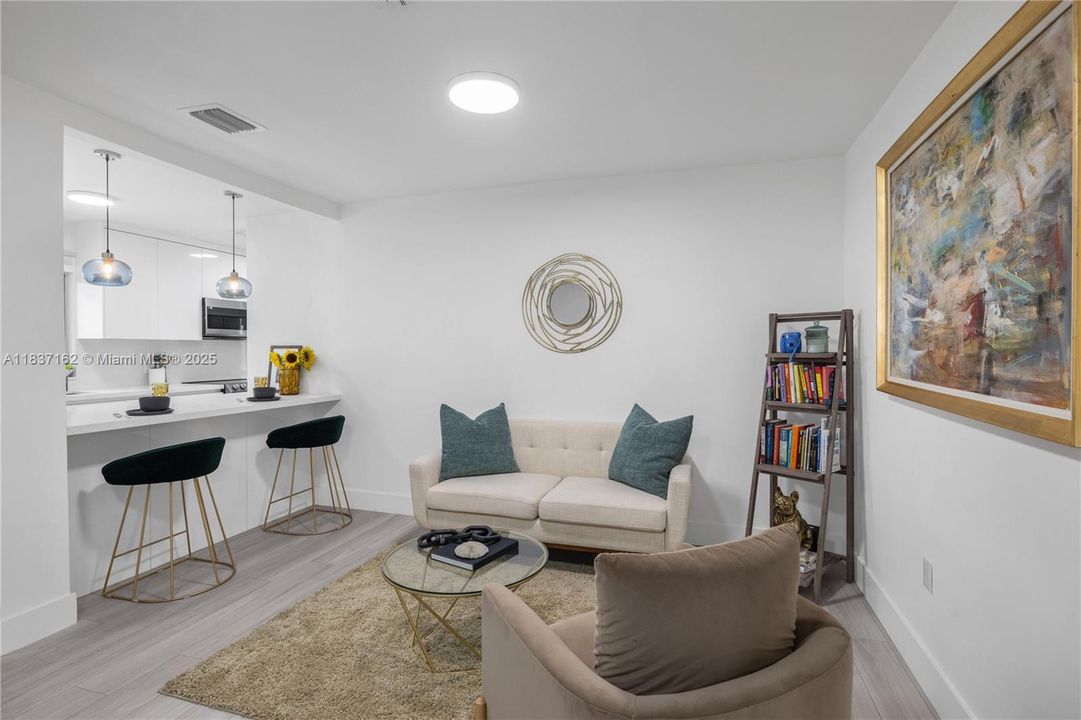 最近售出: $700,000 (4 贝兹, 2 浴室, 1631 平方英尺)