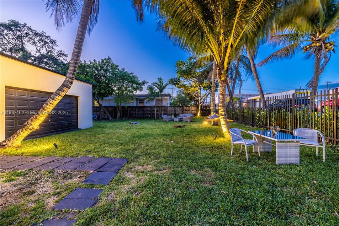 最近售出: $700,000 (4 贝兹, 2 浴室, 1631 平方英尺)