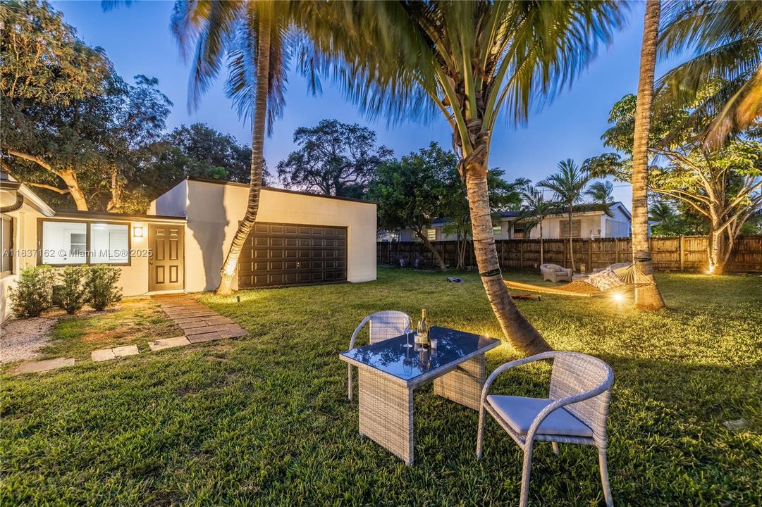 最近售出: $700,000 (4 贝兹, 2 浴室, 1631 平方英尺)