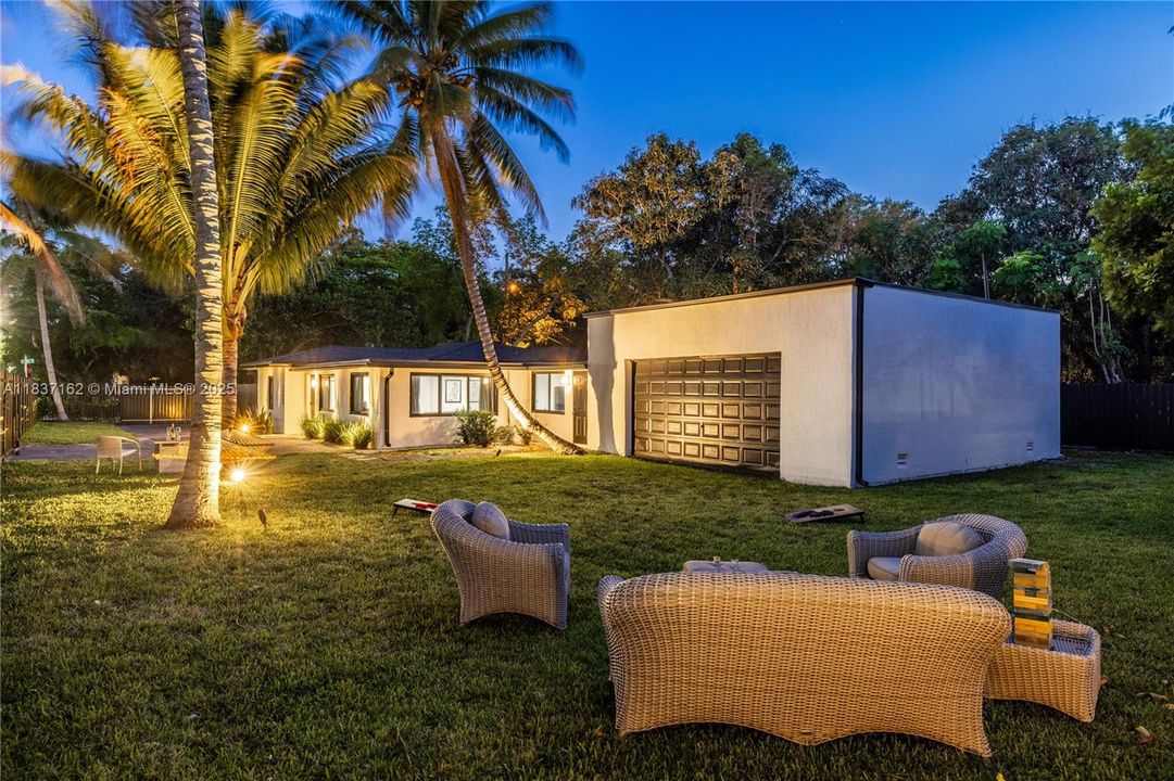 最近售出: $700,000 (4 贝兹, 2 浴室, 1631 平方英尺)