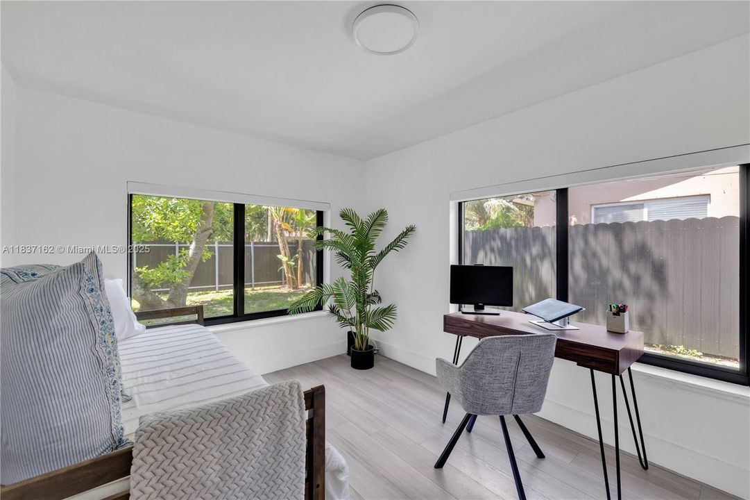 最近售出: $700,000 (4 贝兹, 2 浴室, 1631 平方英尺)