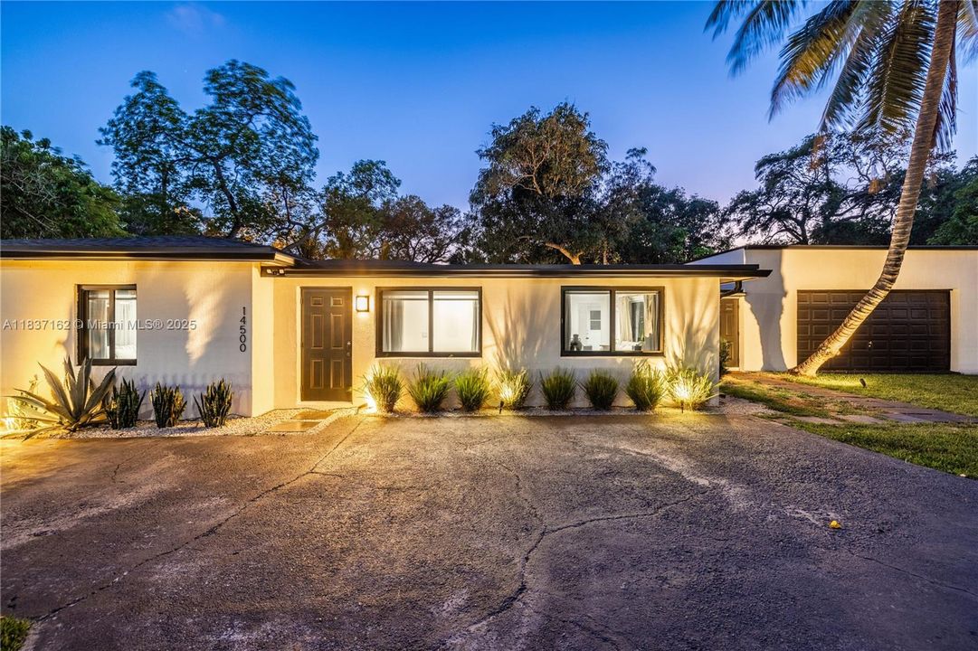 最近售出: $700,000 (4 贝兹, 2 浴室, 1631 平方英尺)