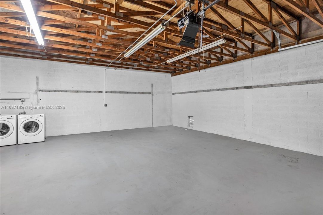 最近售出: $700,000 (4 贝兹, 2 浴室, 1631 平方英尺)