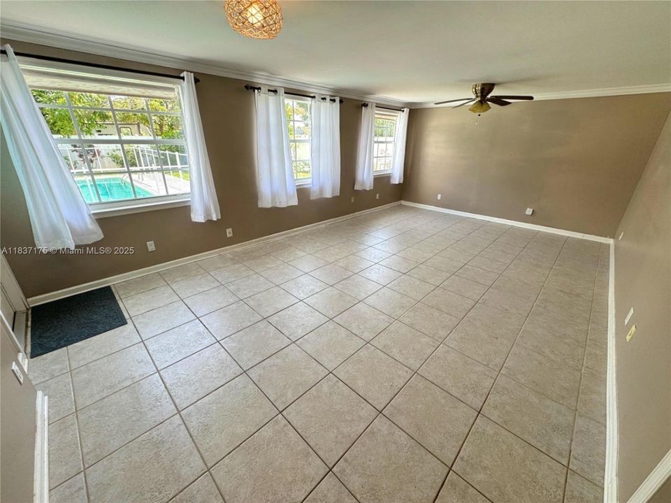 Недавно арендовано: $3,495 (4 спален, 2 ванн, 1430 Квадратных фут)