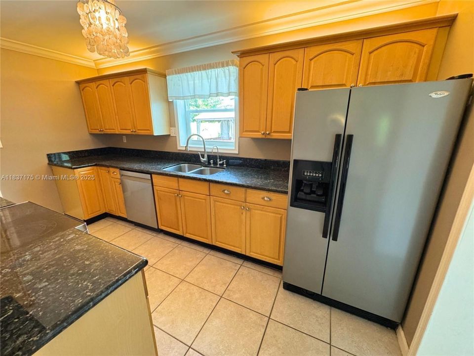 Недавно арендовано: $3,495 (4 спален, 2 ванн, 1430 Квадратных фут)