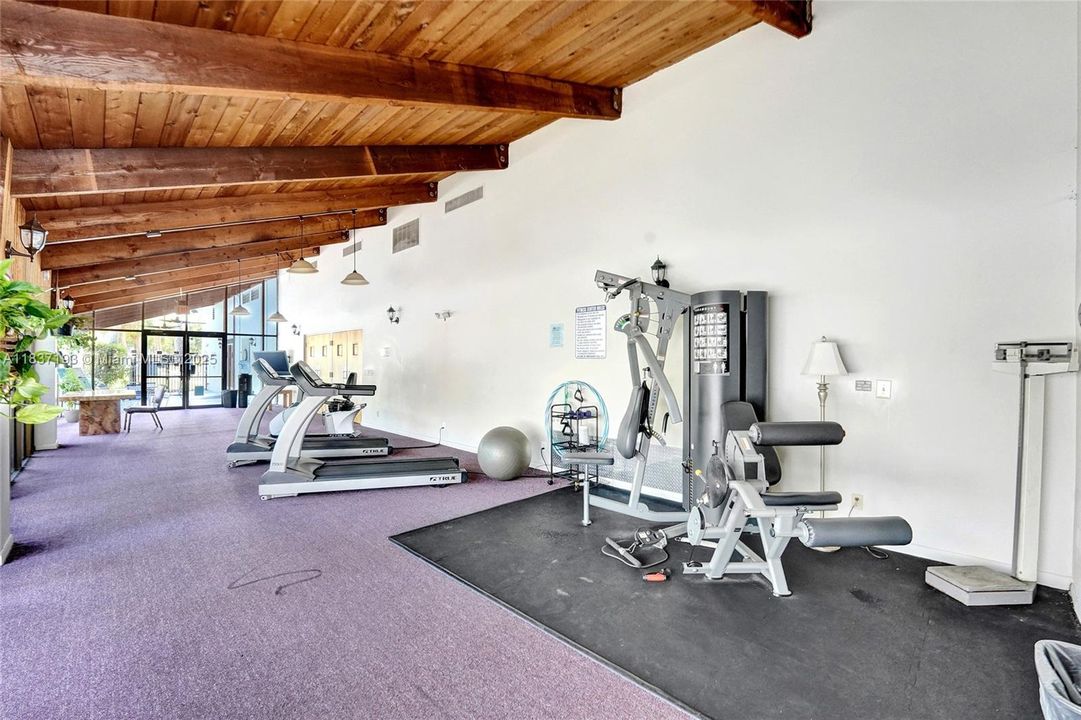 For Sale: $149,500 (2 beds, 2 baths, 1000 Square Feet)