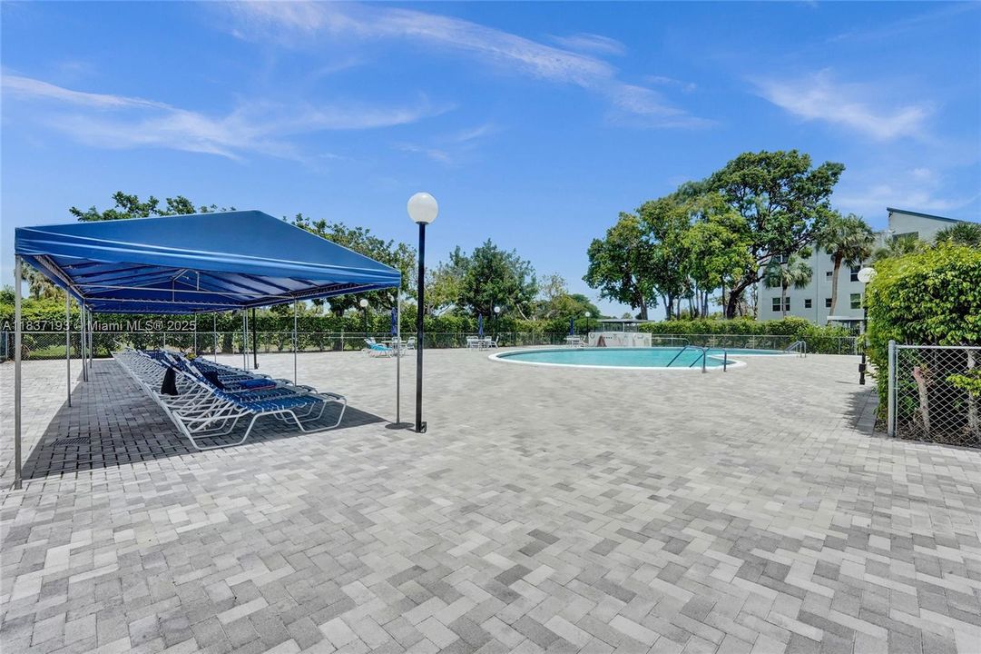 For Sale: $149,500 (2 beds, 2 baths, 1000 Square Feet)