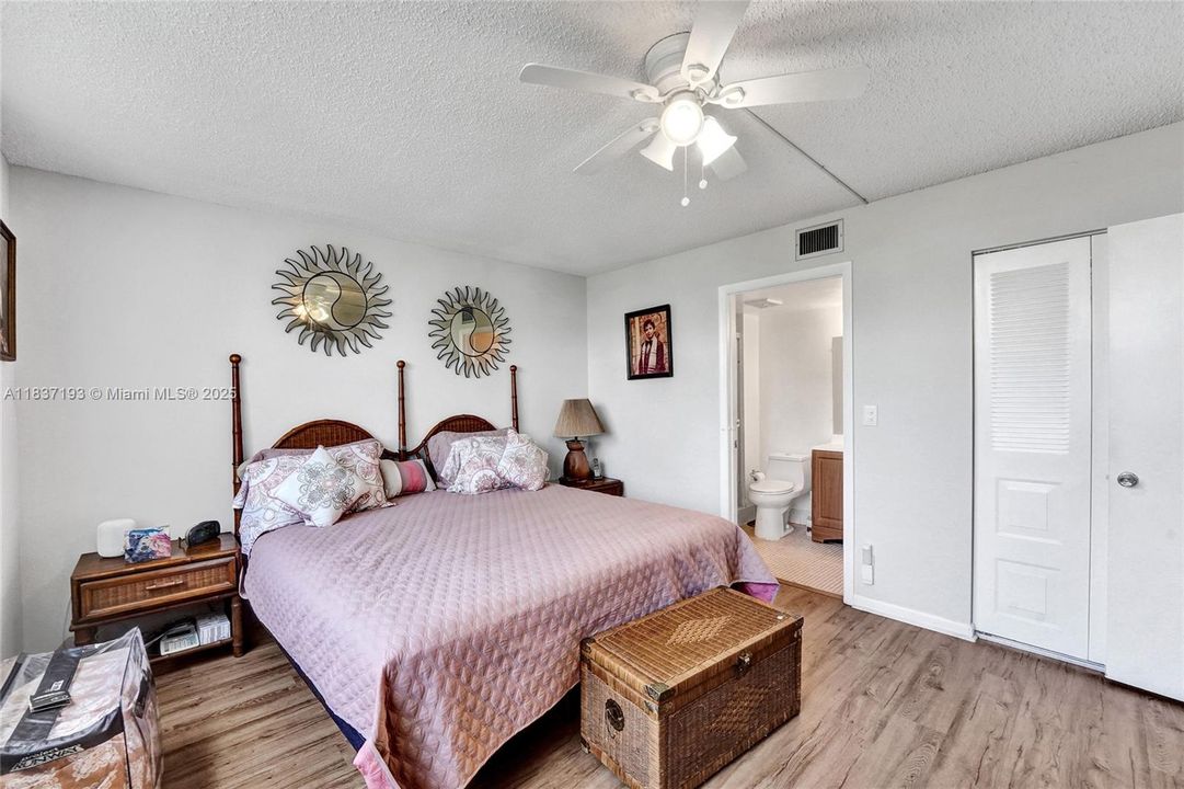 For Sale: $149,500 (2 beds, 2 baths, 1000 Square Feet)