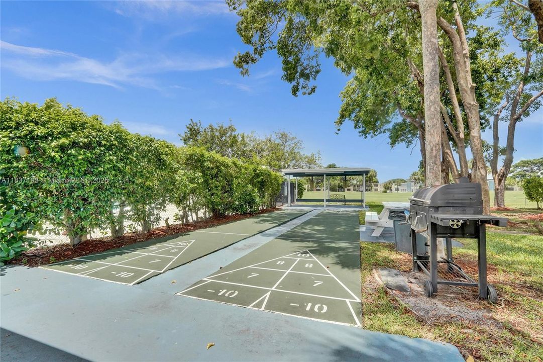 For Sale: $149,500 (2 beds, 2 baths, 1000 Square Feet)