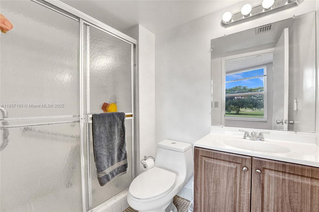 For Sale: $149,500 (2 beds, 2 baths, 1000 Square Feet)