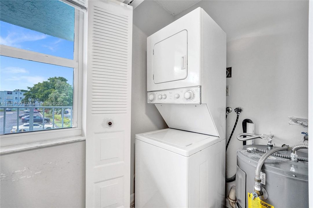 For Sale: $149,500 (2 beds, 2 baths, 1000 Square Feet)