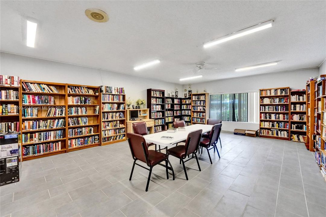 For Sale: $149,500 (2 beds, 2 baths, 1000 Square Feet)