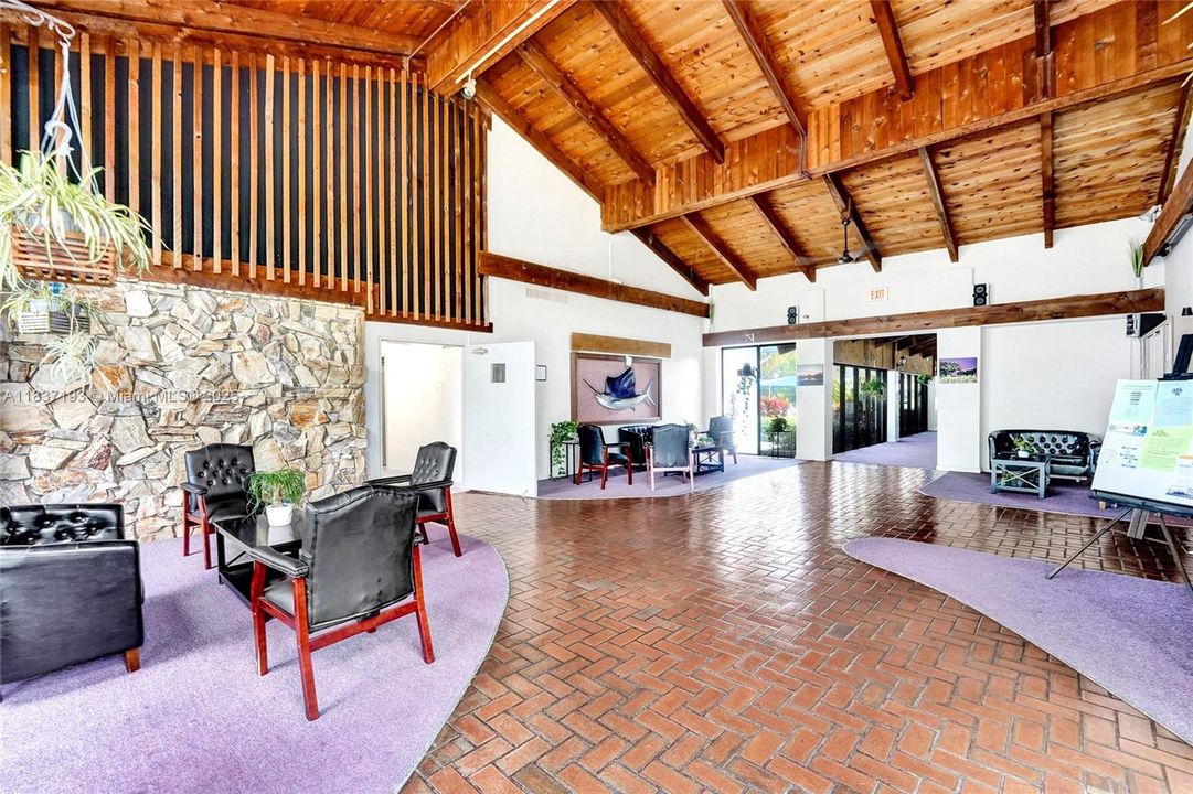 For Sale: $149,500 (2 beds, 2 baths, 1000 Square Feet)