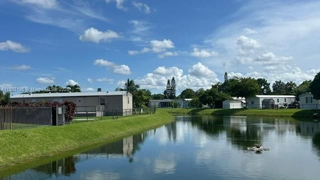 合同活跃: $197,500 (3 贝兹, 2 浴室, 850 平方英尺)