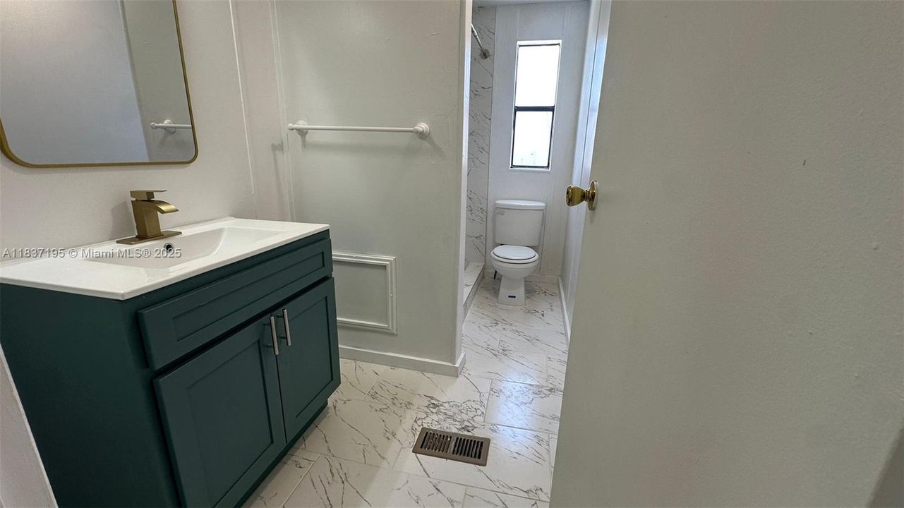 合同活跃: $197,500 (3 贝兹, 2 浴室, 850 平方英尺)