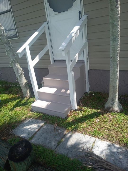 合同活跃: $197,500 (3 贝兹, 2 浴室, 850 平方英尺)