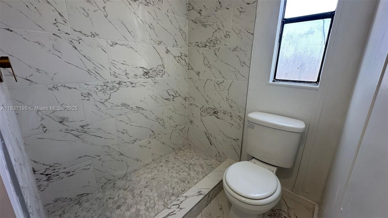 合同活跃: $197,500 (3 贝兹, 2 浴室, 850 平方英尺)