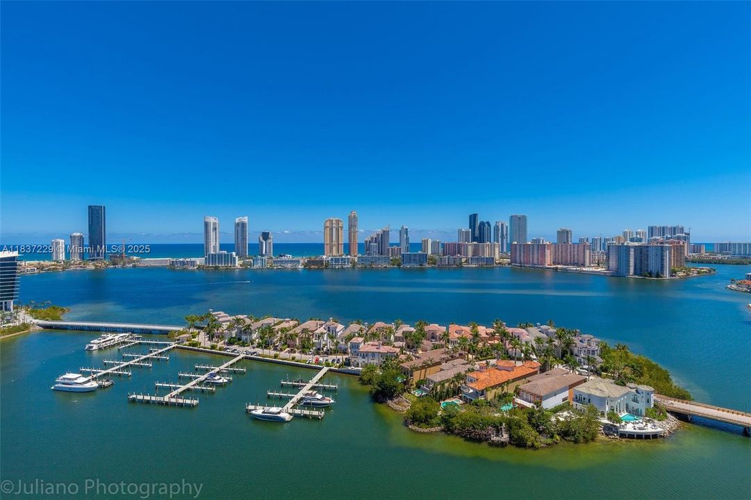 合同活跃: $1,600,000 (3 贝兹, 3 浴室, 2690 平方英尺)