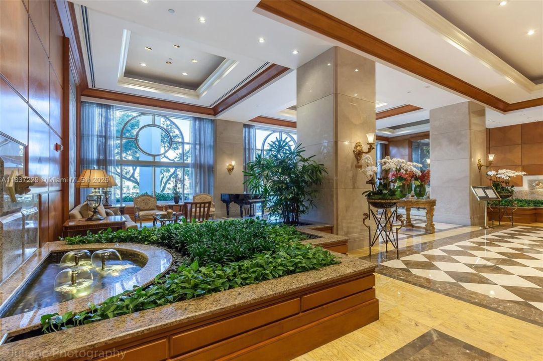 合同活跃: $1,600,000 (3 贝兹, 3 浴室, 2690 平方英尺)