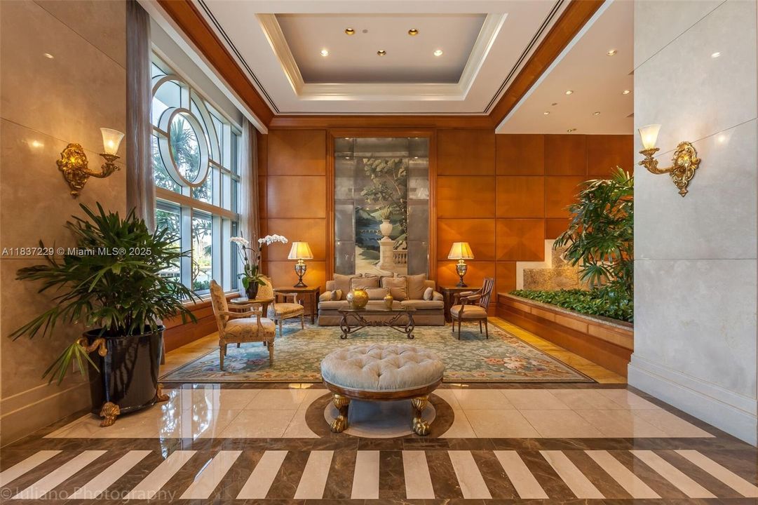 合同活跃: $1,600,000 (3 贝兹, 3 浴室, 2690 平方英尺)